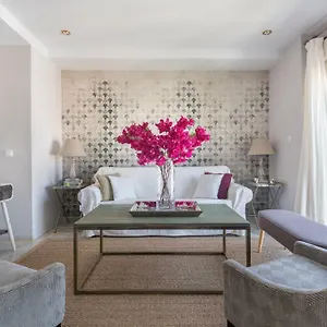 Behouse Avenida Seville